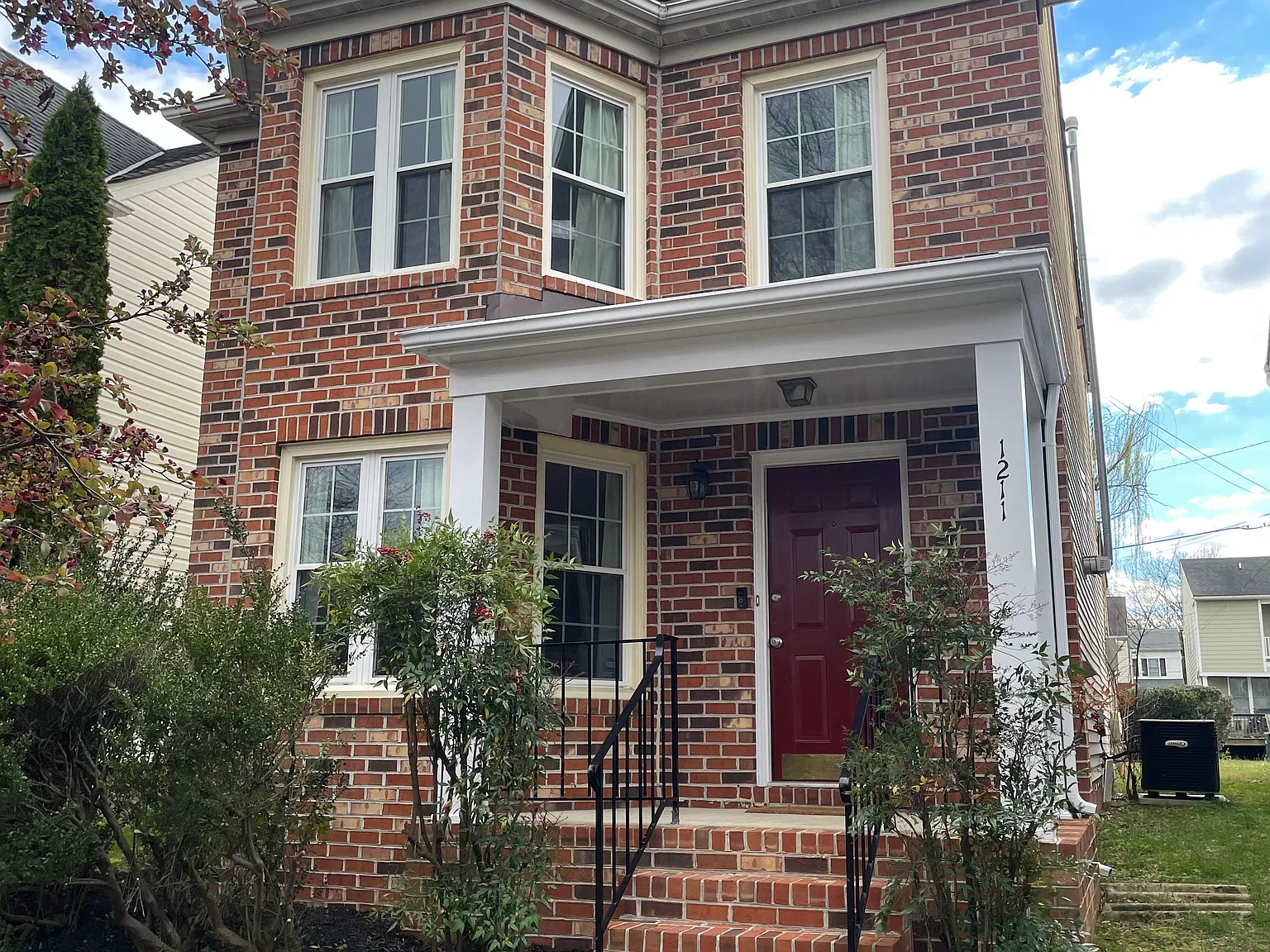 3 bed, 1.5 bath, 1456 sqft, $3,000 — Photo 2