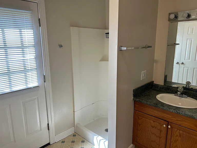 1331 Parkview Cir — Photo 5