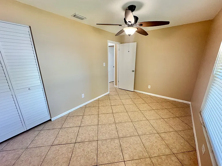 5002 Seneca Ave — Photo 17