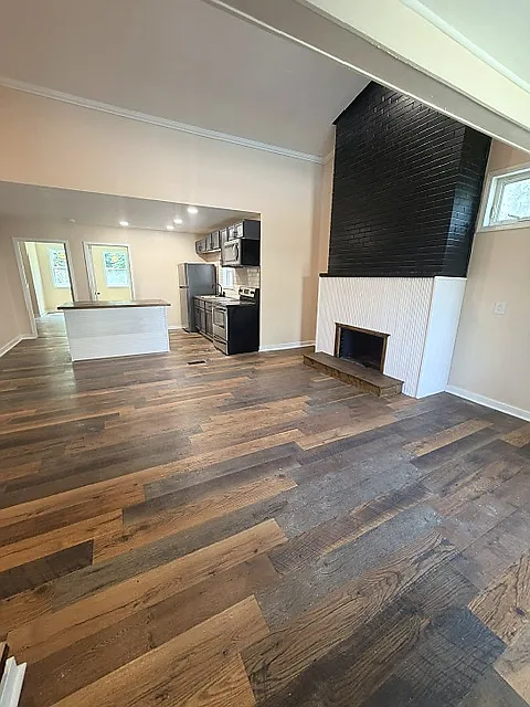 3 bed, 1200 sqft, $2,400 — Photo 3