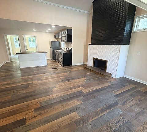 3rd image of 6034 Elizabeth Ave