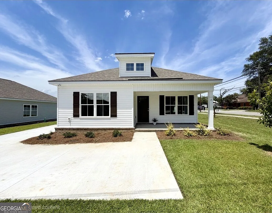 3 bed, 2.0 bath, 1241 sqft, $1,800 — Photo 1