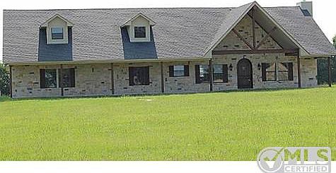 Country living close to magnificent golf courses and fabulous fi