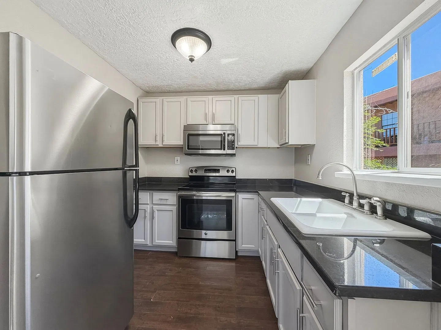 1309 Rufina Ln — Photo 3