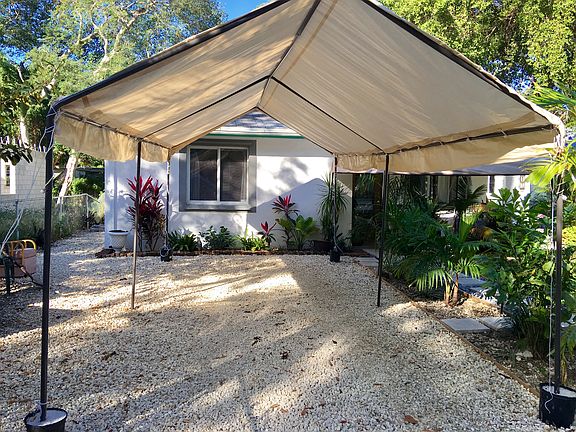 Parking area in front