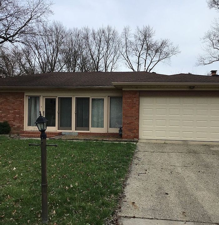 1st image of 6095 N Victoria Dr