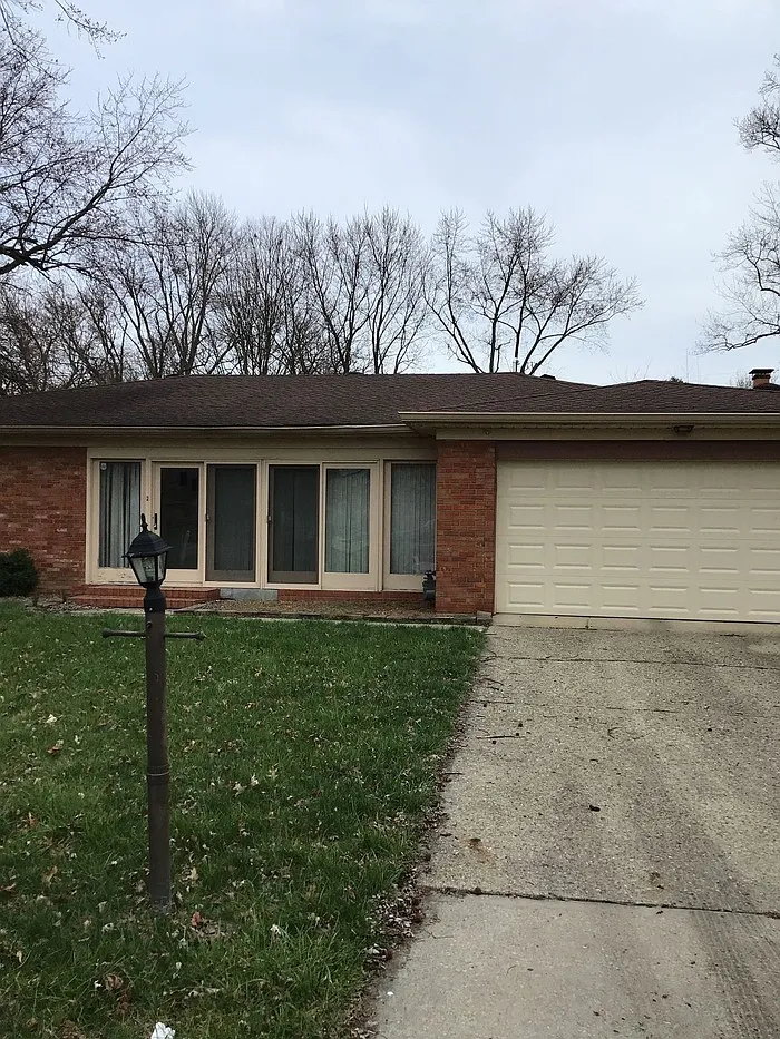 6095 N Victoria Dr photo 1