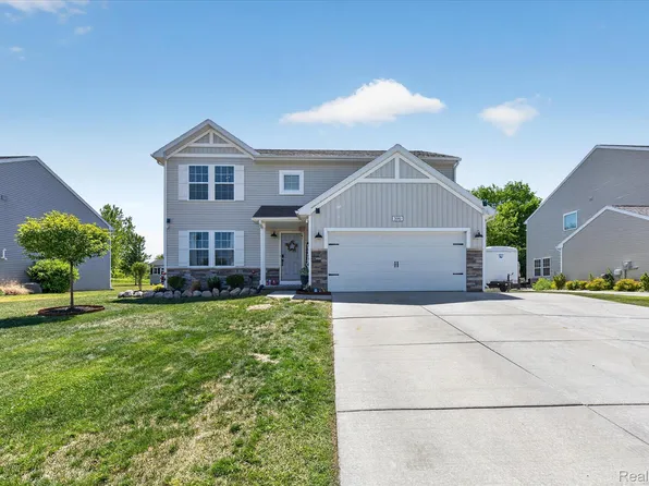 3081 Stratford Ln, Flushing, MI 48433