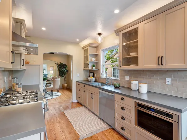 1109 Post St, Alameda, CA 94501