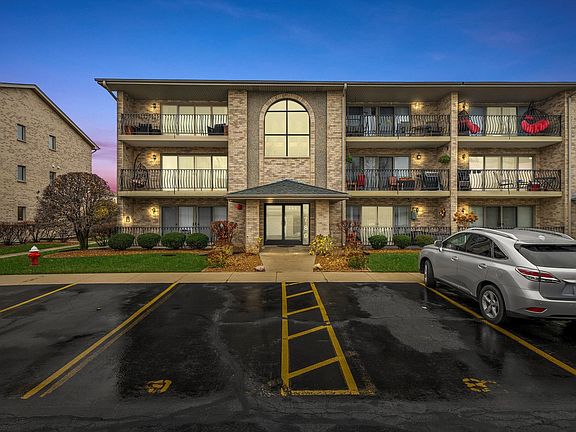 3rd image of 5780 W 76th Pl APT 1-B