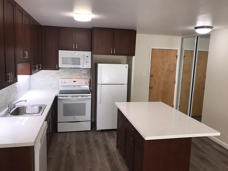 Wayne Lake Apartments — Photo 7