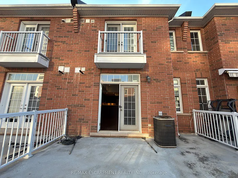 2085 Pine St — Photo 15
