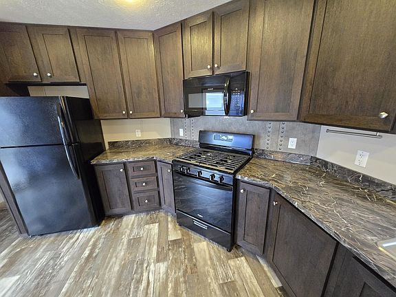 5th image of 228 Golfview Ct #12