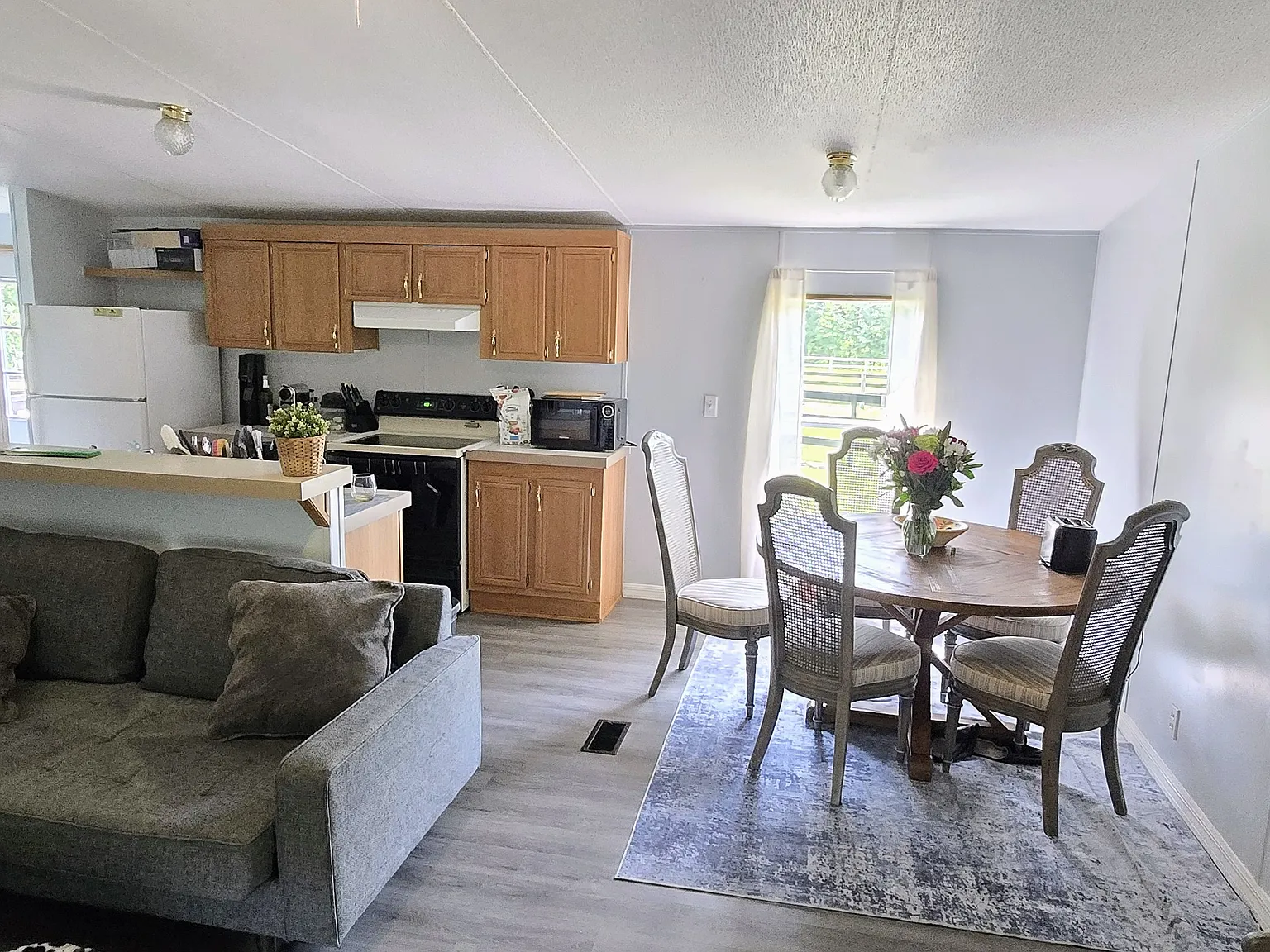 3 bed, 1000 sqft, $2,500 — Photo 2