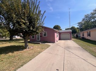 808 N Elizabeth St, Clinton, IL 61727