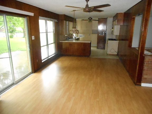 3rd image of 2500 SE 14th St