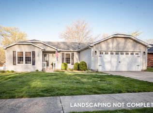 2220 S Franzy Dr, Decatur, IL 62521