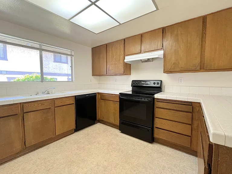 Mountain View - 320 — Photo 5
