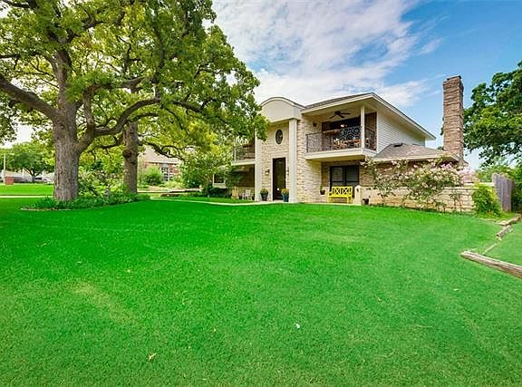 2nd image of 207 Oakmont Dr