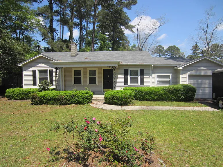 706 Pineview Dr — Photo 1