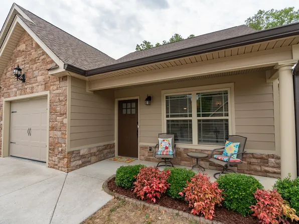 66 Daybreak Dr, Rossville, GA 30741