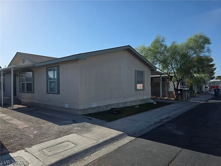 3560 Estes Park Dr — Photo 2