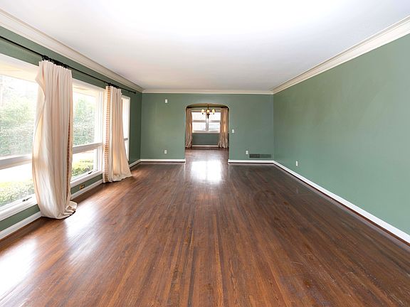 LOTS OF NATURAL LIGHT