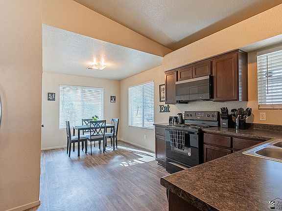 5th image of 1051 S 47th Ave