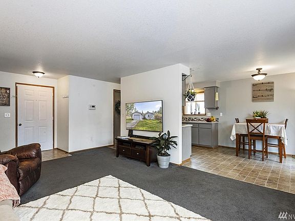 4th image of 61 E Alder Pl E