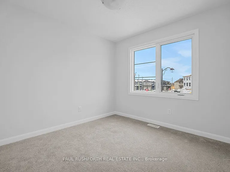 511 Convenire Row — Photo 17