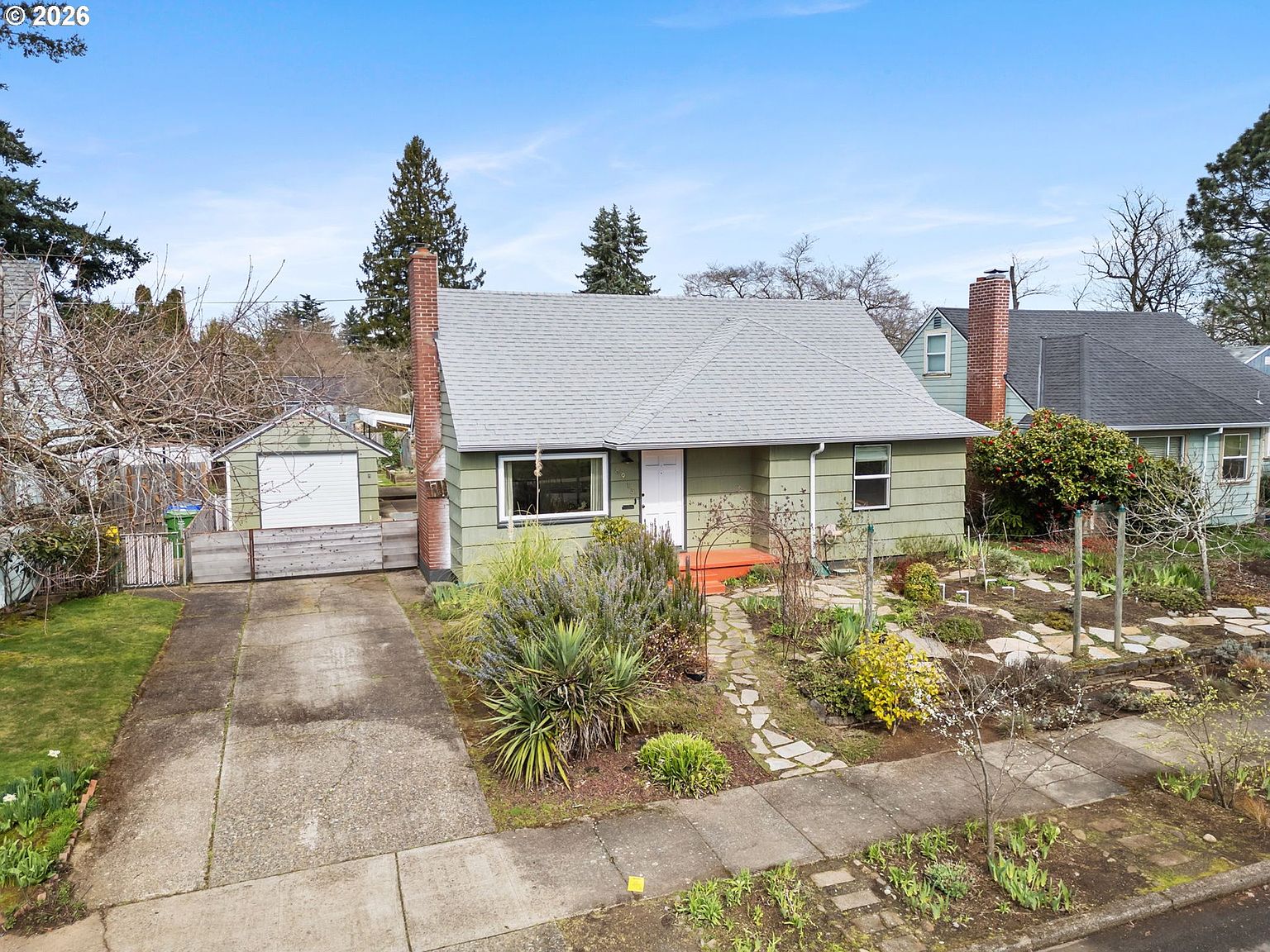 8913 SE Clay St, Portland, OR 97216 | Zillow