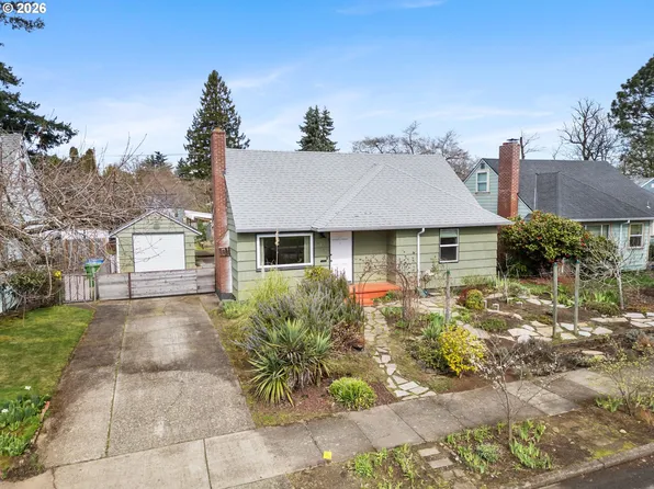 8913 SE Clay St, Portland, OR 97216