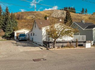 8109 S 16th Ave, Crowsnest Pass, AB T0K0M0