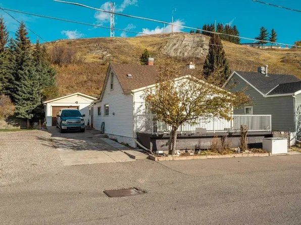 8109 S 16th Ave, Crowsnest Pass, AB T0K 0M0