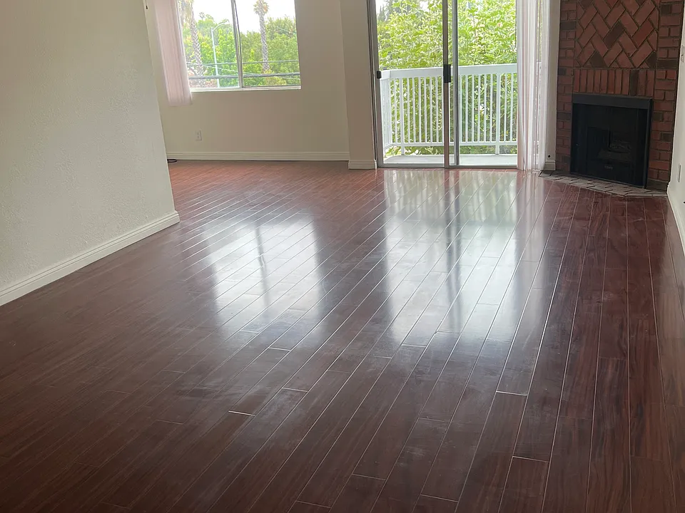5544 Yolanda Ave #202