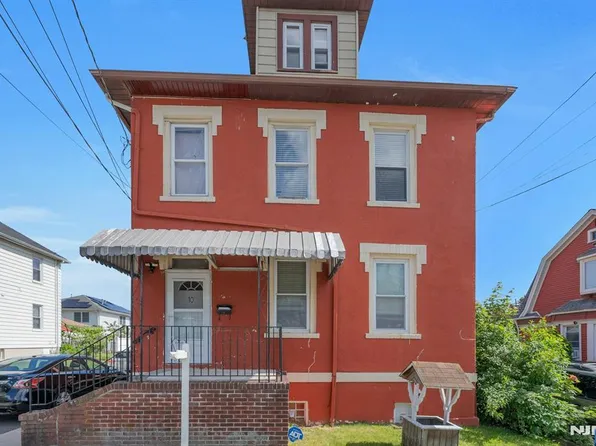 10 Orchard St, Elmwood Park, NJ 07407