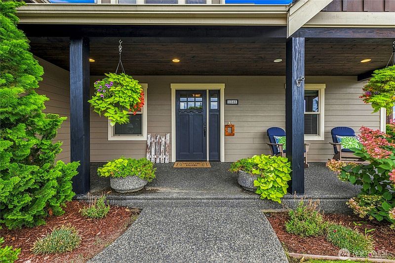4th image of 1348 Larkspur Street
