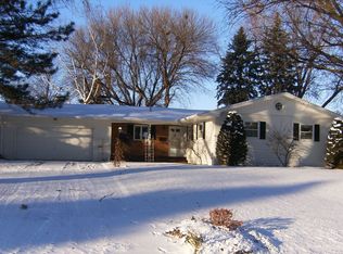 704 Valley Rd, Yankton, SD 57078