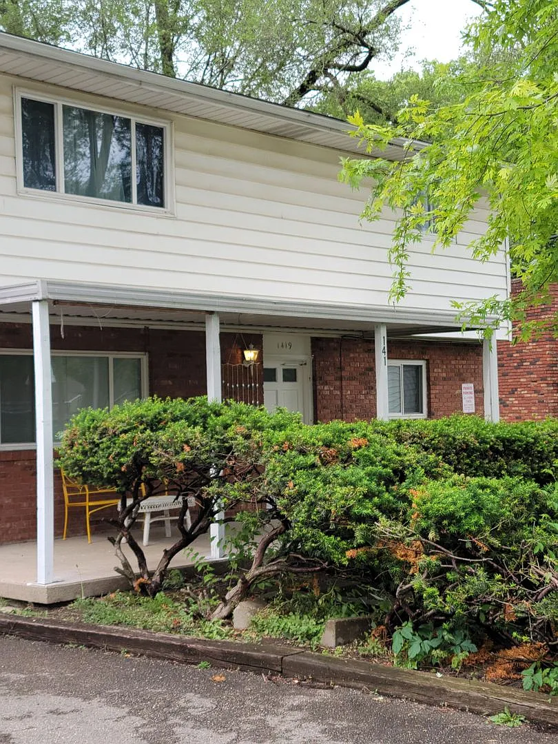 12 Month Lease Pricing Fully Furnished Rental Property First floor duplex unit. Large yard. — Photo 1