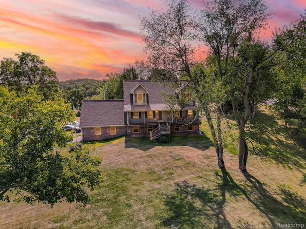 5504 Deer Run Ct, Tipton, MI 49287