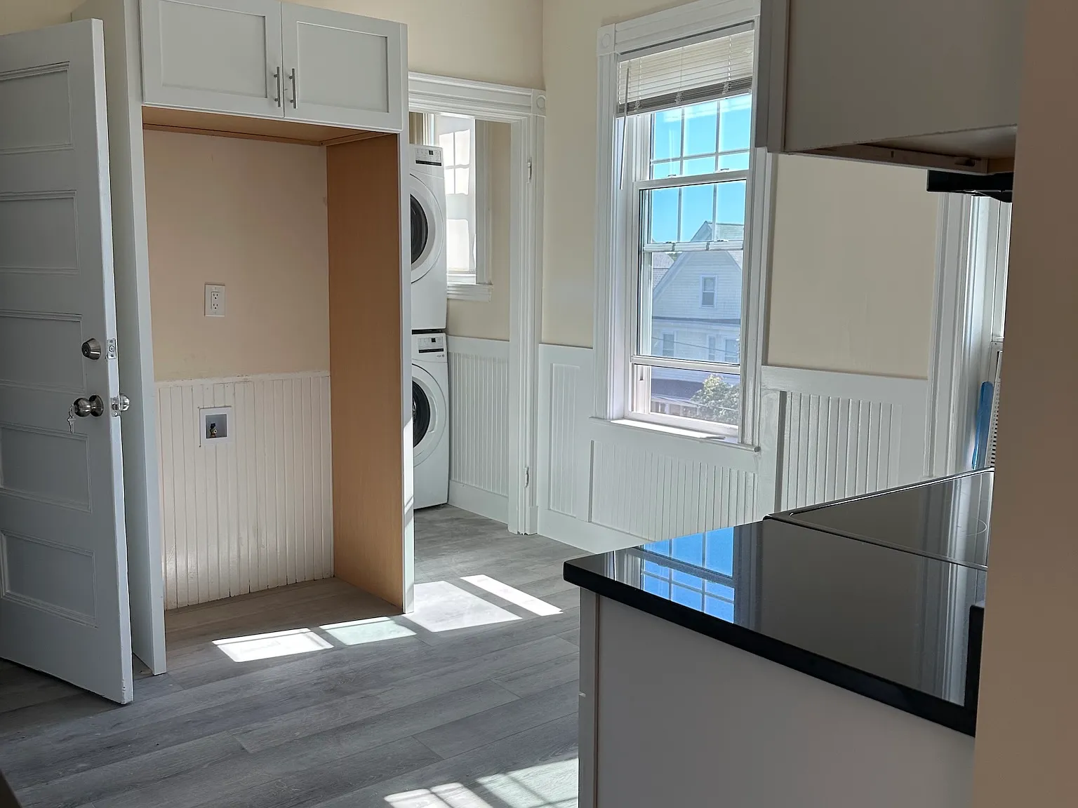3 bed, 1.5 bath, 1300 sqft, $4,500 — Photo 3