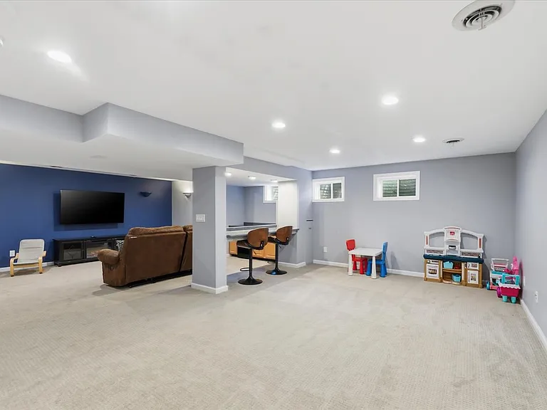 5920 Thornberry Ct — Photo 46