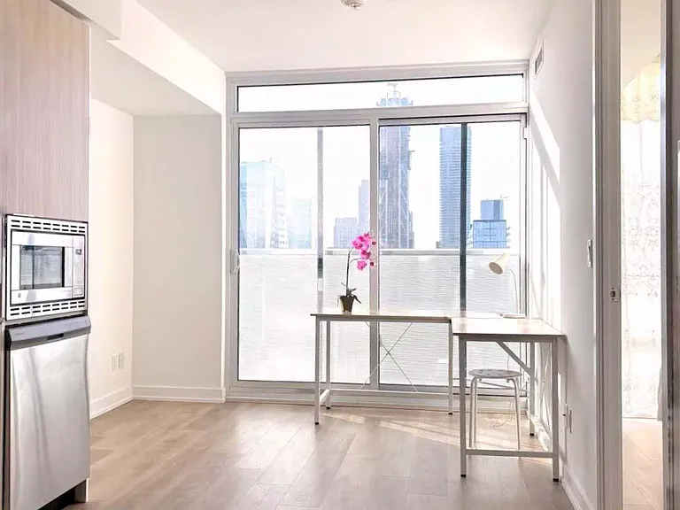501 Yonge St #4103 — Photo 4