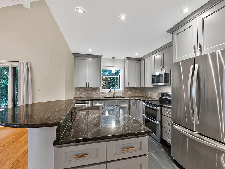745 Sagamore Dr — Photo 10