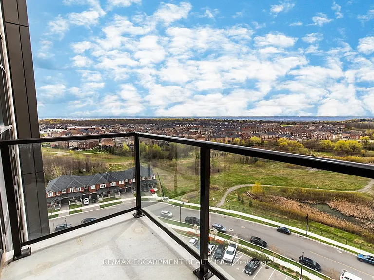 450 Dundas St E #1113 — Photo 31
