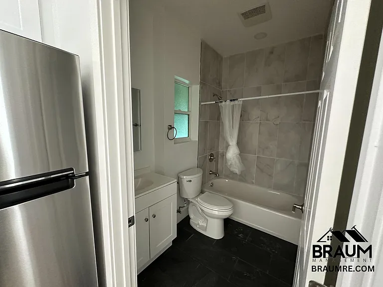 1109-11 S La Peer Dr — Photo 10