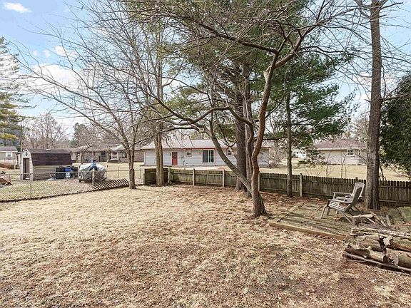 5th image of 423 North Wright Road