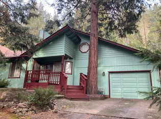 695 Agee Dr, Grants Pass, OR 97526