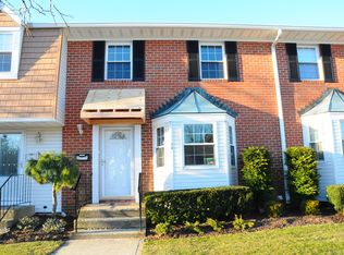 74 Santa Barbara Dr, Plainview, NY 11803