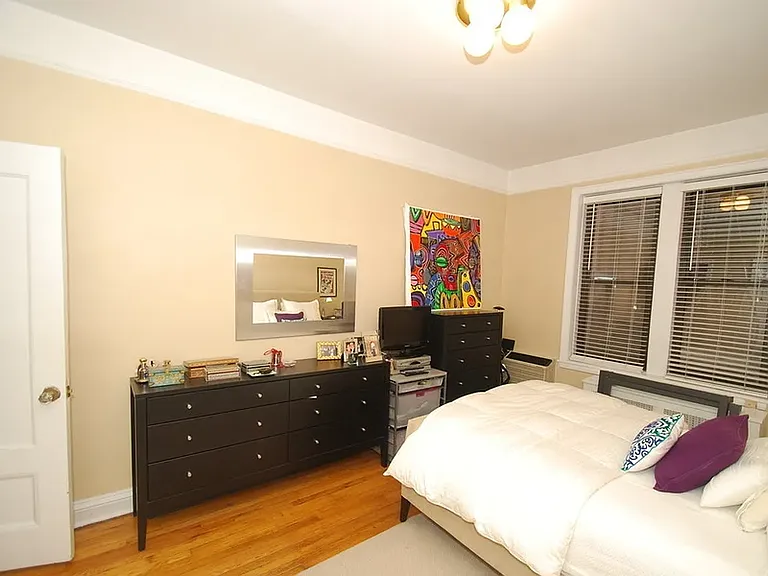 118 E 19th St #2S — Photo 3